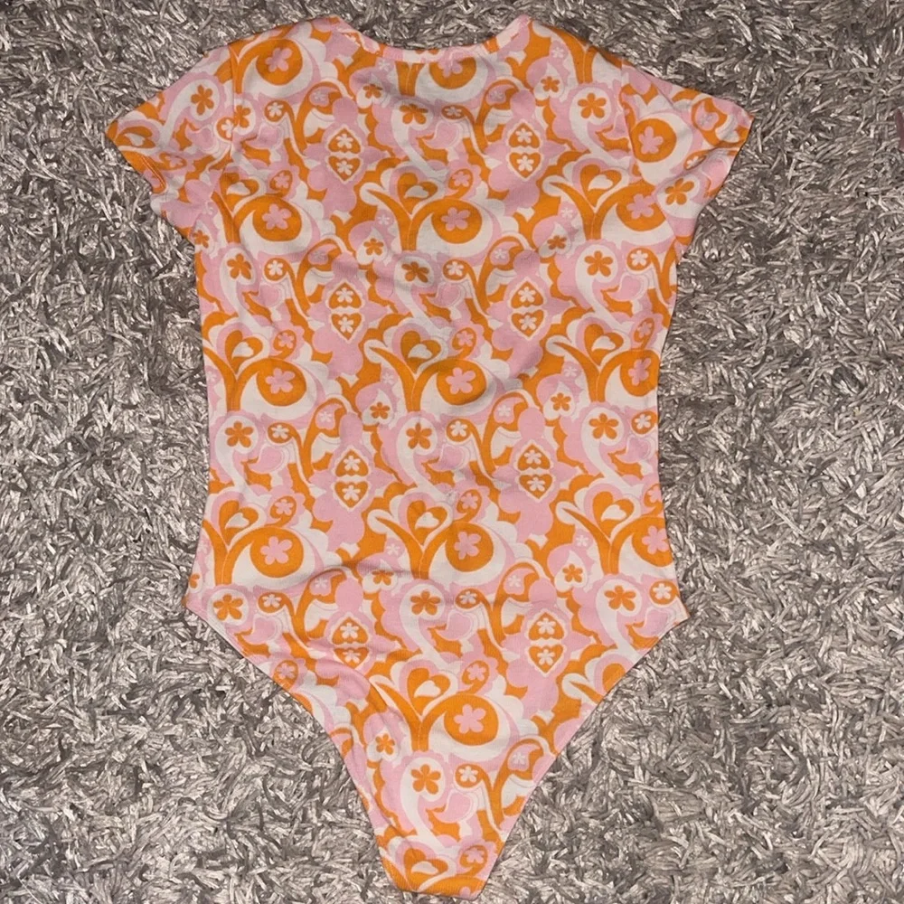 Pink and orange print rue 21 bodysuit never worn - Picture 3 of 4